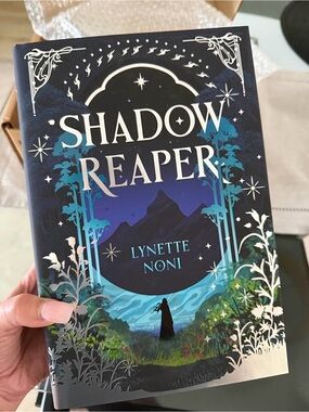 Signed Fairyloot special edition of Shadow Reaper by Lynette Noni